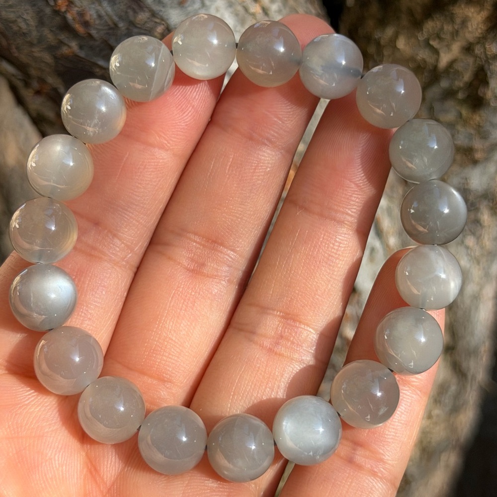 10.5mm stretchable‎ flashy silver moonstone bracelet 0616